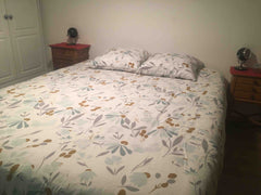 One double bed in a cosy bedroom with a small balcony and shared access to bathr Bordeaux, France Double bedroom in bright & cosy flat, exc location Private room in condo vacation rental 45376315