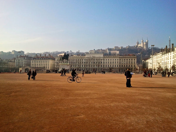 L'appartement est idéalement situé entre Bellecour, l'Hôtel de Ville et le Vieux Paris, France Appartement spacieux et lumineux à Bellecour Entire rental unit vacation rental 13677489