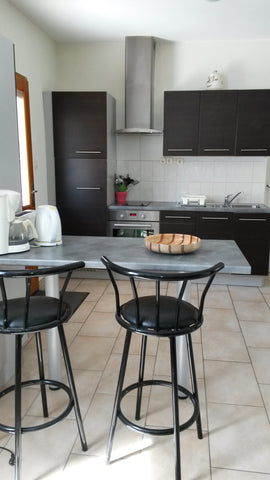 Maisonnette indépendante avec jardin, au calme, située à 5 minutes à pieds du TR Bruges, France Maison calme - jardin - parking à BRUGES TRAM C Entire home vacation rental 18285651