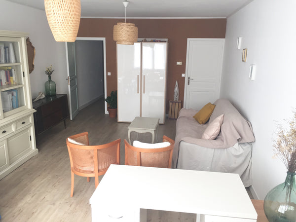Logement à louer de 41 m2 avec chambre, salle de douche et wc indépendants, kitc Bordeaux, France Charmant studio proche Gare Entire townhouse vacation rental 21631678