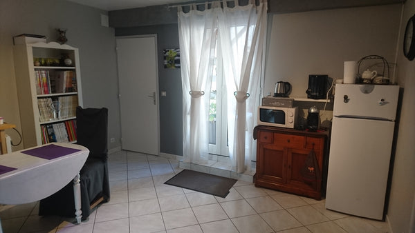 Au cœur d'une maison calme au Bouscat, proche du quartier Ravezies et des transp Le Bouscat, France studio privé proche Tram C Entire bed and breakfast vacation rental 9206496