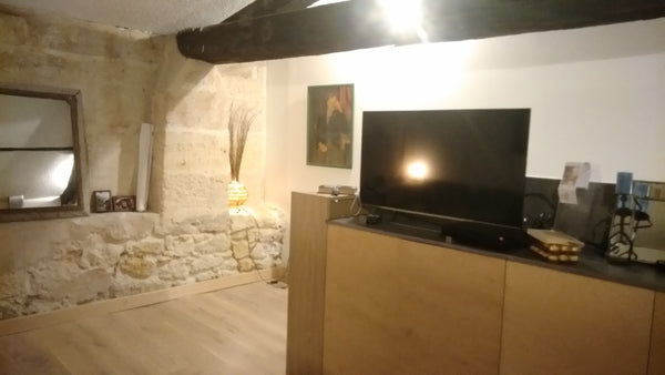 L appartement a le charme de l ancien avec des poutres apparentes, placé à l'arr Bordeaux, France Petite chambre dans l ancien centre historique Private room in rental unit vacation rental 40860206