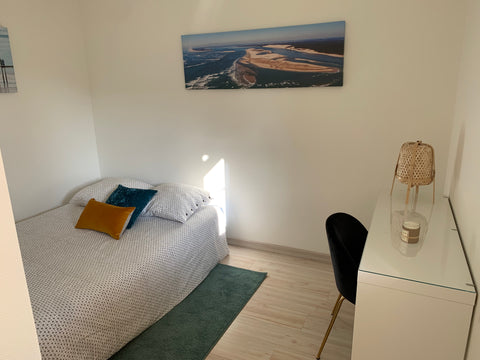 Chambre privée avec salle de bain et entrée indépendante dans une maison calme d Le Bouscat, France Chambre privée en centre ville et au calme. Private room in home vacation rental 52083574