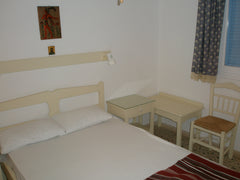 Private room for 2 people with free wifi, private bathroom, air-condition, fridg Piso Livadi, Greece DINAS INN (room without sea view) Private room in hostel vacation rental 26290388