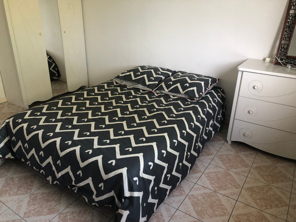 Villa se composant au rez-de-chaussée :<br />cuisine équipée, salon/salle à mang Cenon, France Villa plein pied 195m2, rez-de-chaussée+1, jardin Entire villa vacation rental 34864048