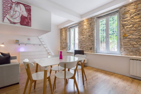 The recently renovated studio is located in the Valmy district and can accommoda Saint-Maurice-de-Beynost, France Calm in the city center of Lyon Entire rental unit vacation rental 17351384