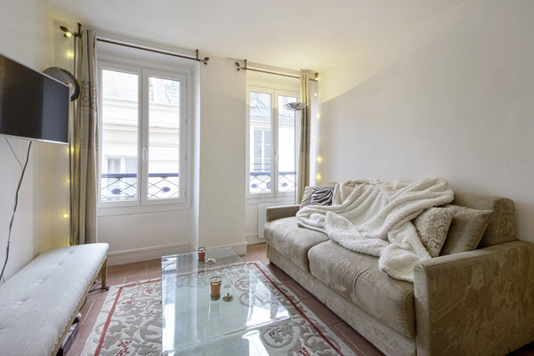 This charming apartment is located on the 4th floor of a typical Parisian buildi  Very cosy flat in the heart of Le Marais Entire rental unit vacation rental 24168965