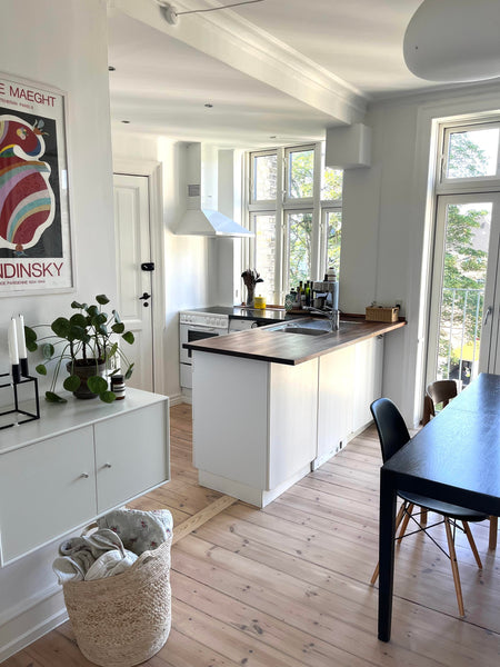 The apartment is located centraly on FRB. The neighbourhood is quiet and with ea Klampenborg, Denmark Luxurious apartment on FRB w. 10min to central CPH Entire rental unit vacation rental 36510716