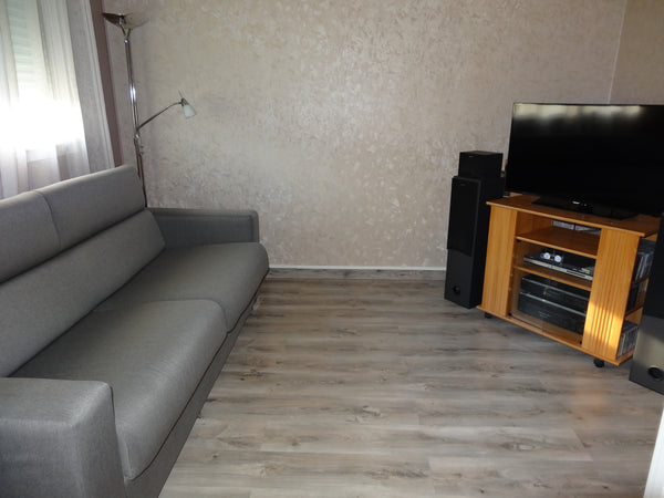 Appartement de 75m2 au 3ème et dernier étage sans ascenseur (résidence années 19 Carbon-Blanc, France T3 bis 75m2 proche tramway Entire condo vacation rental 19917477