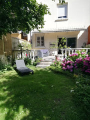 Idéalement situé, proche des Chartrons et des quais de la Garonne, cet apparteme Bordeaux, France T2 Dupleix avec jardin en plein coeur de Bordeaux Entire rental unit vacation rental 596853558380540399