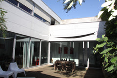 Découvrez notre maison et son grand patio verdoyant, située dans un quartier pop Bordeaux, France Maison d'Architecte "Esprit Loft" avec Spa Entire townhouse vacation rental 7475272