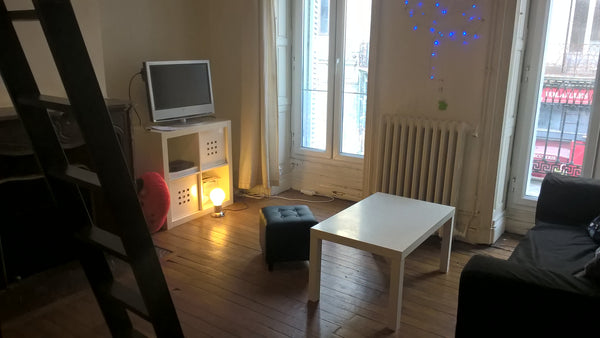 Come discover Bordeaux and spend a few days in our charming apartment, practical Bordeaux, France ❤ Charming apartment in animated area ❤ Entire rental unit vacation rental 19179818