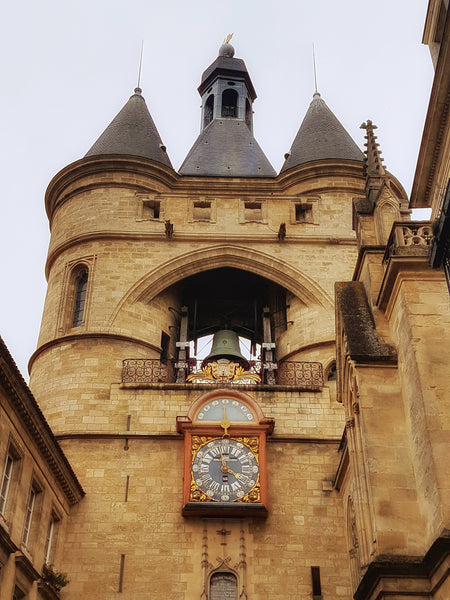 Dans le quartier historique de Bordeaux,hypercentre, très animé, classé Unesco,  Bordeaux, France Appartement esprit atelier d'artiste hypercentre Entire loft vacation rental 24930274