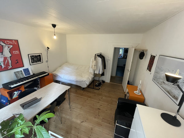 Renting out my newly restored and freshly painted room at the very central and r Frederiksberg, Denmark Large, central room in Copenhagen! Private room in rental unit vacation rental 26657808