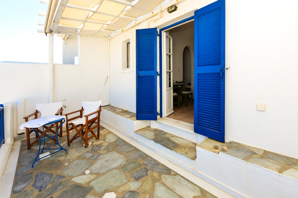 THE CALENDAR IS NOT UPDATED!<br />Please scroll down the page and choose CONTACT  Paros Naoussa relax studio 4 min walk to the beach Entire rental unit vacation rental 32478427