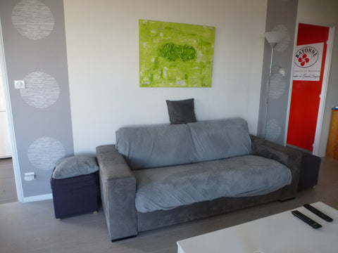 canapé lit 2 places  avec salle de bain privative.<br />Prévoir vos draps ( drap Mérignac, France chambre 3 dans appartement avec vue sur Bordeaux Private room in rental unit vacation rental 41683450