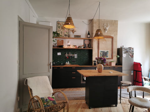 Charming and spacious flat of 50m2 located in the heart of the cosmopolitan dist Bordeaux, France Spacieux appartement en plein cœur de Saint-Michel Entire home vacation rental 41533348