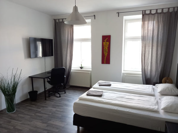 My property is near Belvedere Palace , Botanical Garden , 20 min walk to downtow Vienna, Austria 80 m2 apartment close to center and Main Station Entire rental unit vacation rental 15130391