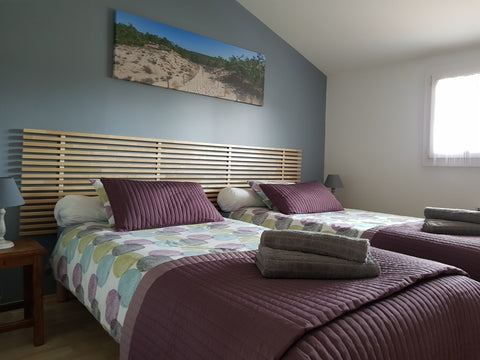 Maison dans quartier résidentiel à 15 km de Bordeaux et 40 km du bassin d'Arcach Pessac, France Etage privé + breakfast, de 1 à 6 voyageurs Private room in home vacation rental 23351583