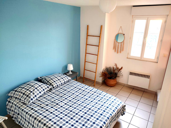 Appartement meublé, 2 pièces sur le fameux Marché des Capucins.<br />Salon, cuis  Appartement sur le Marché des Capucins Entire rental unit vacation rental 26626251