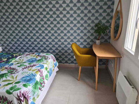 Chambre de 11m2 dans une dépendance proche maison principale avec salle de douch Villenave-d'Ornon, France Villenave d'Ornon : Chambre privée Private room in bed and breakfast vacation rental 592029711320351972