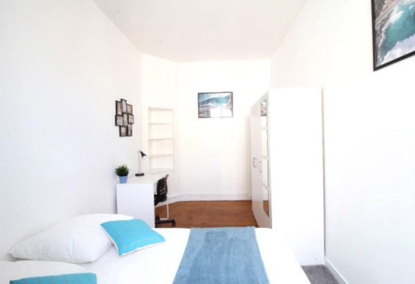 Room of 12m², fully furnished. It has a double bed (140x190) and a bedside table  Nice cosy room - 12m² - BO11 Private room in rental unit vacation rental 625641435889887135
