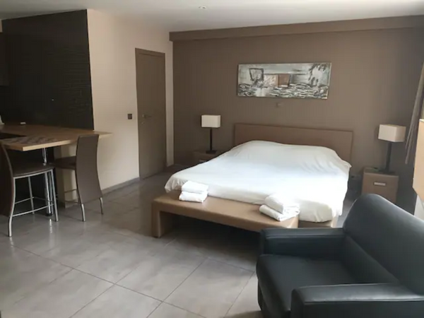 This new building is located not far from European Community, and it has easy ac Brussels, Belgium Studio en résidence Entire rental unit vacation rental 701720517191613114