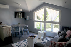 If you would like to discover Bordeaux, one of the most attractive cities in the Bordeaux, France "Haut du Chasselas"- Private entrance, easy park Entire rental unit vacation rental 18724817