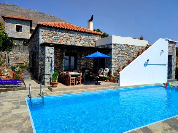 Entspann dich in dieser besonderen und ruhigen Unterkunft mit eigenem privaten L  Villa Mavri   Ruhige private Pool Villa, Meerblick Entire villa vacation rental 617253286735940524