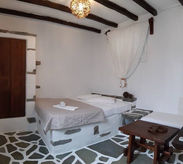 The studio is located in the center of Paroikia. It is ideal for couples and fri Greece 
