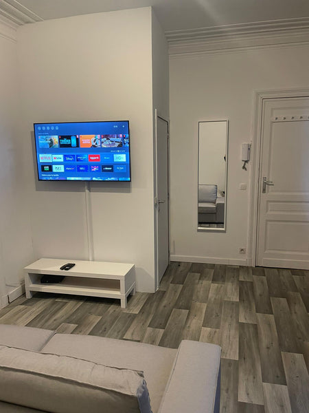 Studio minimaliste très bien situé dans le centre de Bruxelles, entouré de toute  Studio 2 pièces dans le centre de Bruxelles Entire rental unit vacation rental 572960845601382368