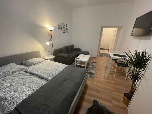 DE / EN / TR<br />•Gemütliche 33 m2 Wohnung in idealer Lage - 5-7 min Fußweg zum Vienna, Austria CityCenter- Near Underground &Schönbrunn Palace Entire rental unit vacation rental 51845580