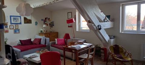 Accès facile à tous les sites depuis ce logement central. Arrêt de tramway face  Bordeaux, France Cenon: appartement atypique et chaleureux. Entire condo vacation rental 625293024867991059