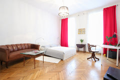 1- Zimmer Wohnung für 2 Pers. in zentraler Lage (Westbahnhof) mit Küche, Badezim Vienna, Austria Gemütliche helle Altbauwohnung Entire rental unit vacation rental 4992301