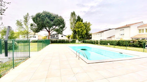 Au calme, proche de Bordeaux.<br />Ce logement entièrement meublé offre une entr Bègles, France Appartement en résidence avec piscine Entire condo vacation rental 608039824148981589