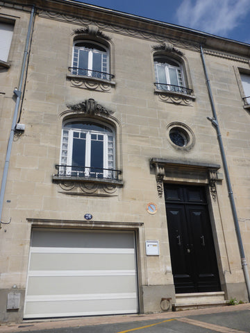 Maison année 30 dans quartier résidentiel:<br />Rez de chaussée:1 chambre lit do Bordeaux, France Maison Art Déco, jardin, parking. Entire home vacation rental 9491075