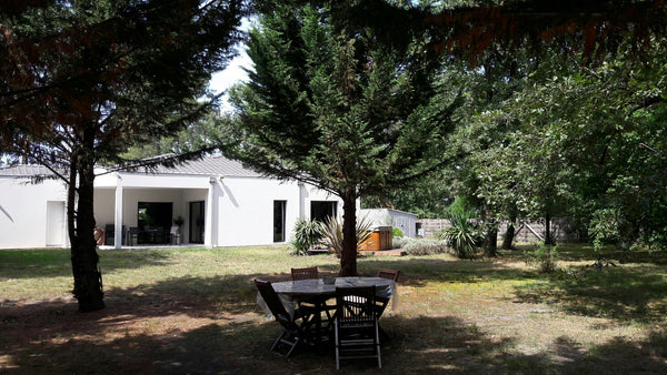 Chambre et SDB privée, lumineuse et calme situé à Pessac face au Golf à mi chemi Pessac, France Chambre et SDB privée dans Villa (Parc, Jacuzzi) Private room in guesthouse vacation rental 20564496