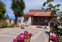Autonomous space with a warm environment, ventilated and bright. Ideal for famil  BAXES (Μπαξές) Entire rental unit vacation rental 41346670