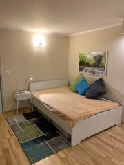 großes, gemütliches, modernes Basementzimmer mit einem eigenem Bad/WC. 18 min vo Vienna, Austria Perfekte Lage für Wien-Entdecken und Entspannen Private room in home vacation rental 33657066