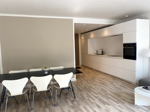 Nyd det simple liv i denne fredelige og centralt beliggende bolig. <br /><br />L Frederiksberg, Denmark Lys nyrenoveret lejlighed, med skøn sydvent altan. Entire condo vacation rental 680849221884738928