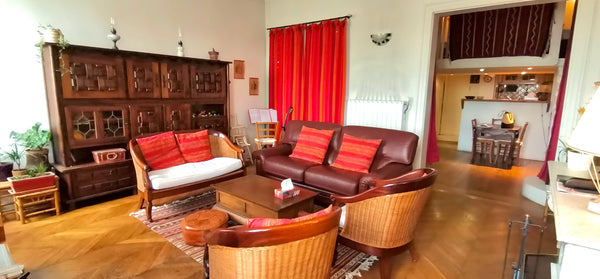Small atypical and functional apartment to immerse yourself in the heart of Bord Bordeaux, France Small apartment on the quays - Ultra center Entire rental unit vacation rental 1487621