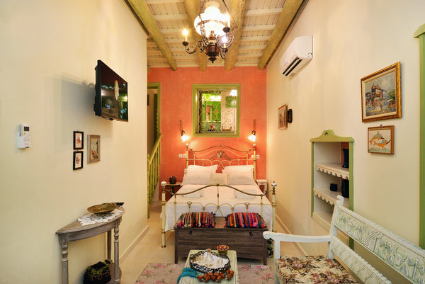 Casa della Favola provides the visitor with nicely decorated, newly renovated an Chania, Greece Casa della Favola - Junior Suite #1 Room in aparthotel vacation rental 26567305