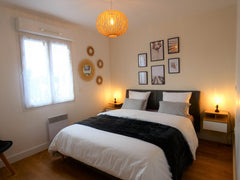 Cet appartement cosy, plein de charme au sein d'une résidence calme et de standi Bordeaux, France T2 de charme, terrasse, clim à Bordeaux-Eysines. Entire condo vacation rental 51983847