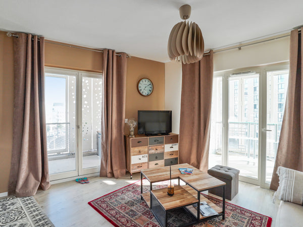 This cozy one-bedroom in the heart of Bègles’s Terres Neuves district will accom Paris, France Cozy 1-bedroom with terrace close to train Entire rental unit vacation rental 43952695
