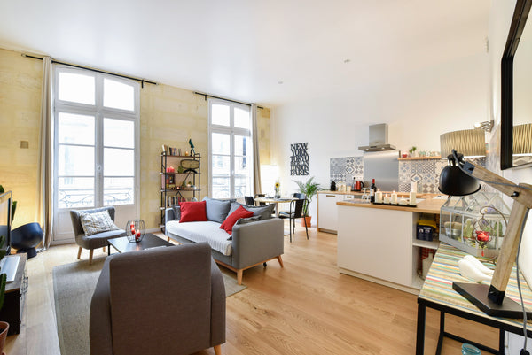 Grand 2 pièces, tout juste rénové, dans le vieux Bordeaux, à 50m des quais et de Bordeaux, France Grand 2 pièces entre vieux Bordeaux et quais! Entire condo vacation rental 18514517