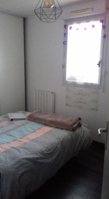 décors chaleureux,appartement spacieux dans résidence sécurise avec piscine a pr Bordeaux, France la bonne  tanbouille Private room in condo vacation rental 40170807