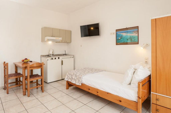 Niriis hotel is located 100m from the sea, in Herakleous street, Agii Apostoli a Chania, Greece Niriis hotel 3-bed room, 4km west Chania 100m sea Room in hotel vacation rental 29904966