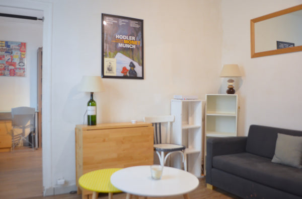 This delightful flat is the perfect home away from home in Paris! There's a cosy  Cosy 1 Bedroom Flat in Lively Vaugirard Entire rental unit vacation rental 24915324