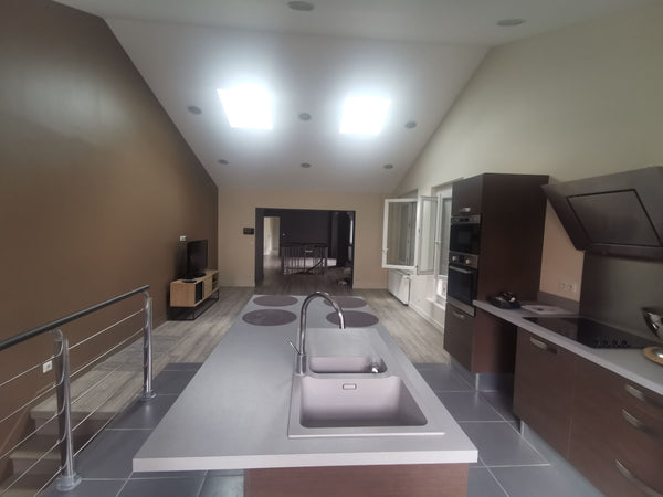 Grande maison 143 m2 habitable dont 3chambres 1 salon cuisine salle à manger 2wc Cenon, France Grande maison 143 M+3ch 8 MN à Bordeaux +5 MN gare de cenon Entire townhouse vacation rental 51232461