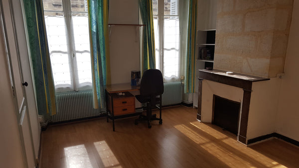 Centre ville proche toutes commodités, tram ligne B à  150metres,place de la vic Bordeaux, France Studio meublé centre ville. Private room in home vacation rental 19442331